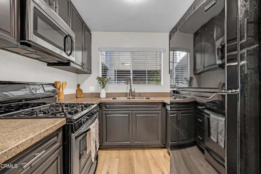 5500 Owensmouth Avenue #104 photo 36