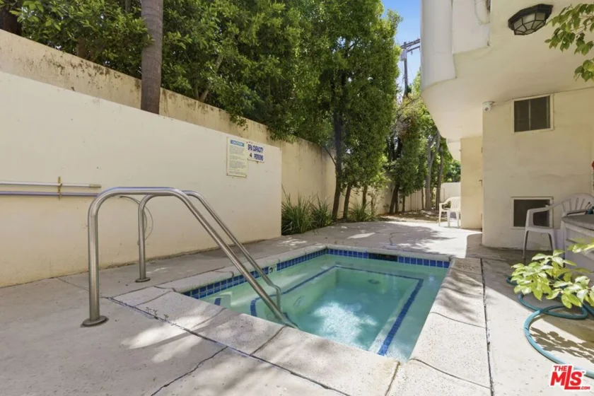 11110 Camarillo Street #122 photo 33