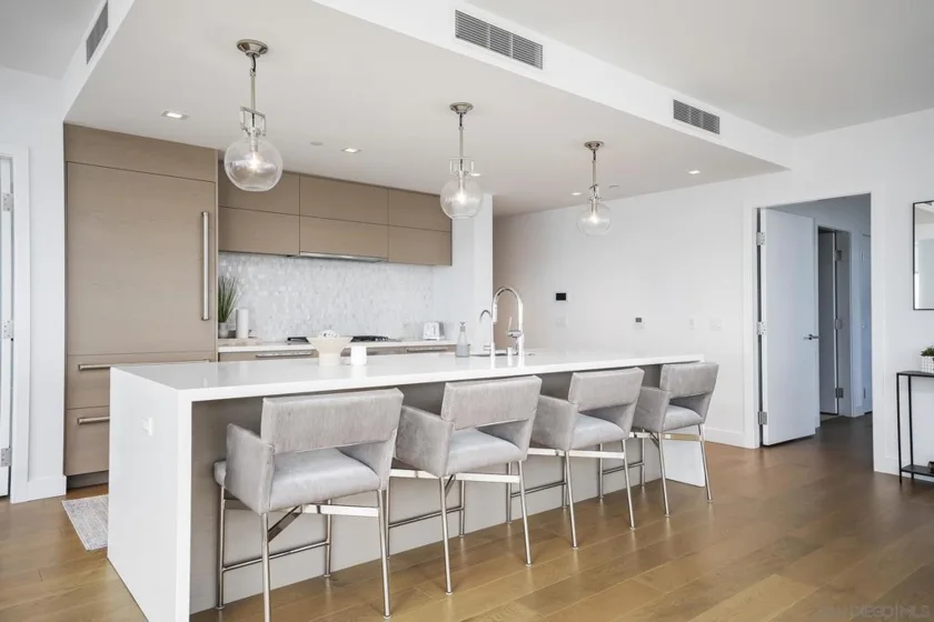 888 W E #2302 photo 31