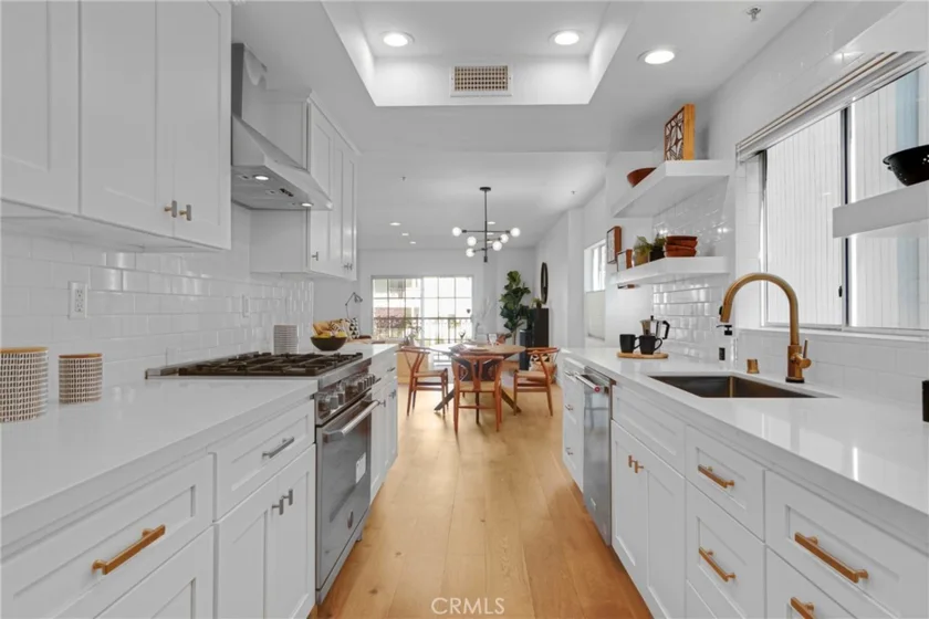 1871 Greenfield Avenue #102 photo 4