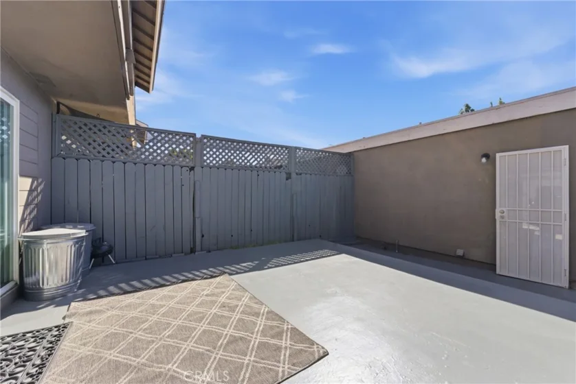 7085 Fulton photo 17