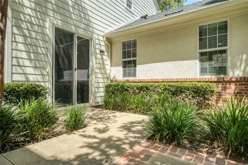 15247 Cambridge Street photo 25