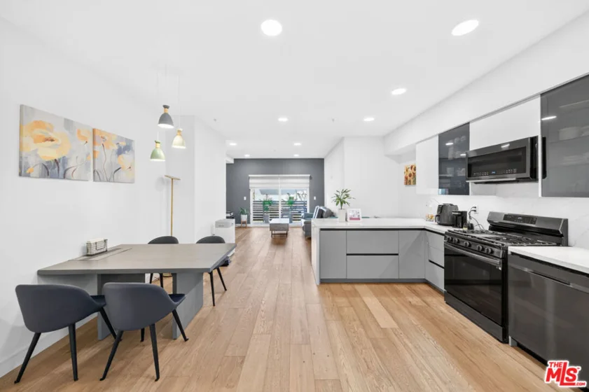 820 S Wilton Place #201 photo 36
