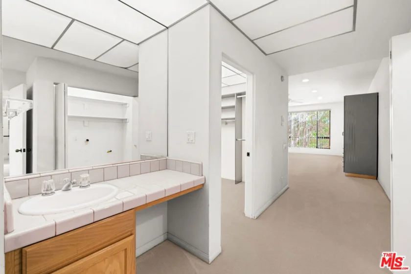 4454 Ventura Canyon Avenue #103 photo 6