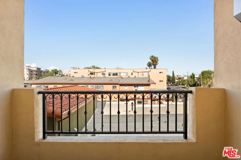 5037 Rosewood Avenue #301 photo 23