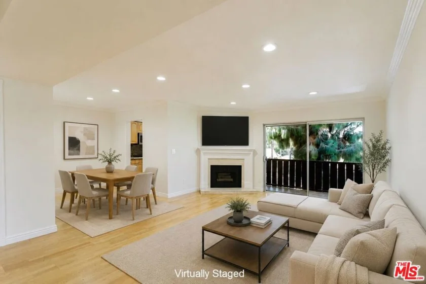 14980 Victory Boulevard #201 photo 1