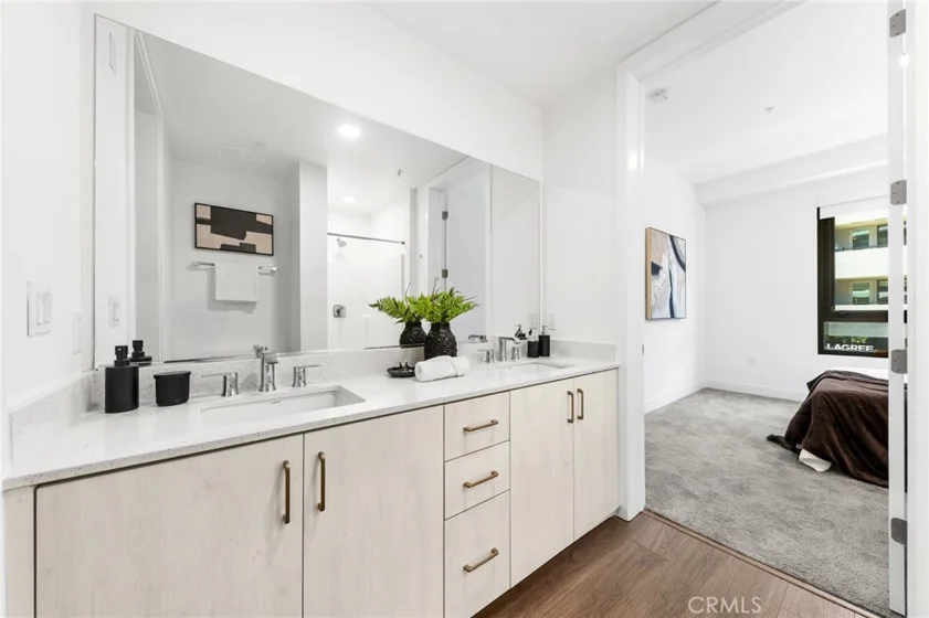 709 E Walnut Street #214 photo 9