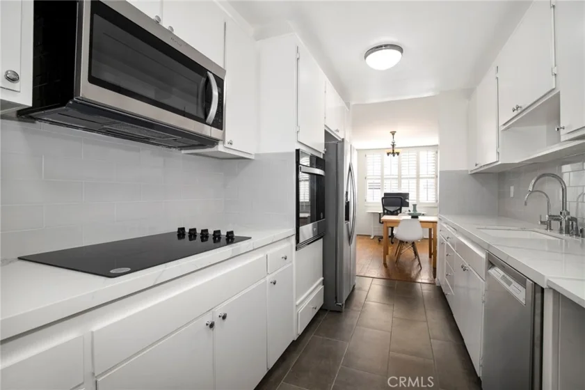927 N Kings Road #118 photo 22
