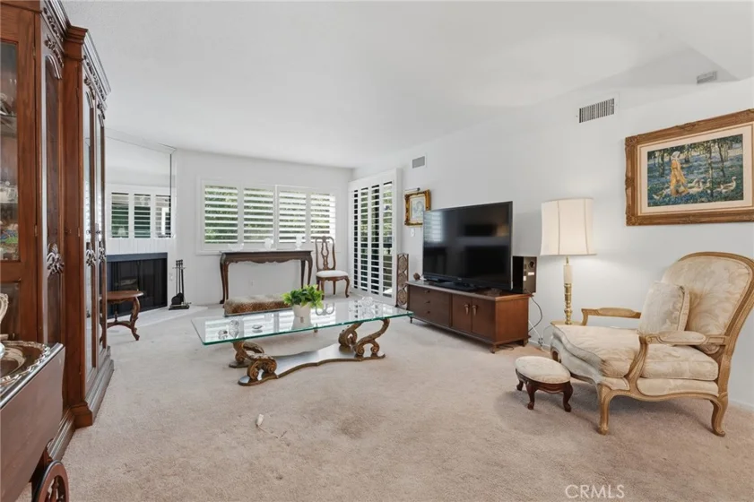 21650 Burbank #203 photo 10