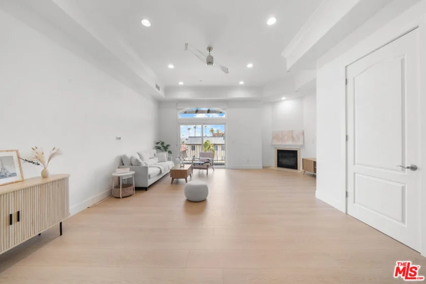 309 S Mariposa Avenue #301 photo 24