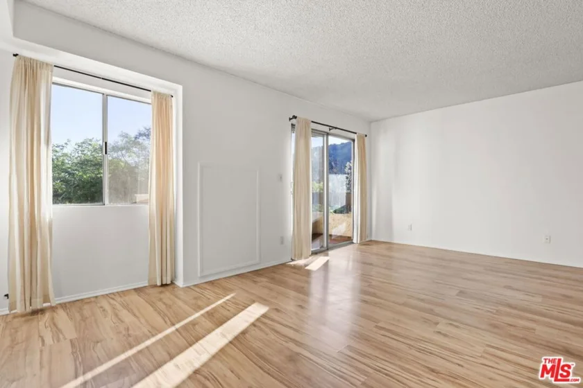 2700 Cahuenga Boulevard #2216 photo 4