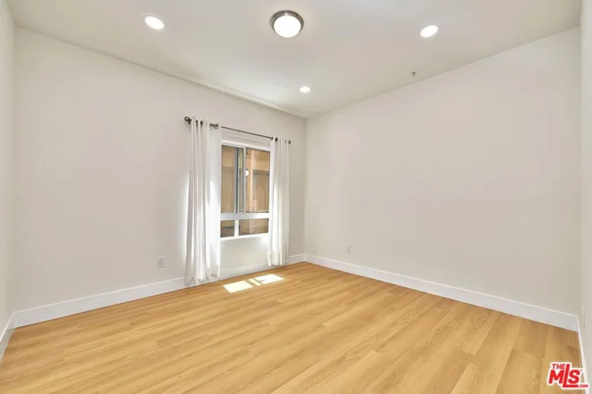 2321 W 10th Street #102 photo 5