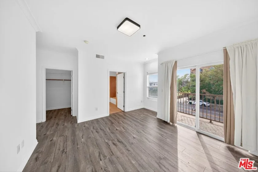 956 S Wilton Place #201 photo 6