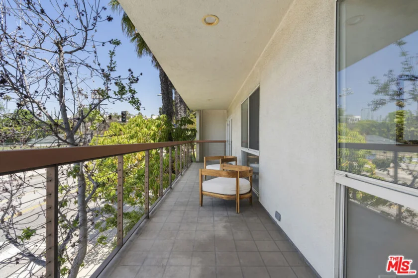 330 S Barrington Avenue #201 photo 33
