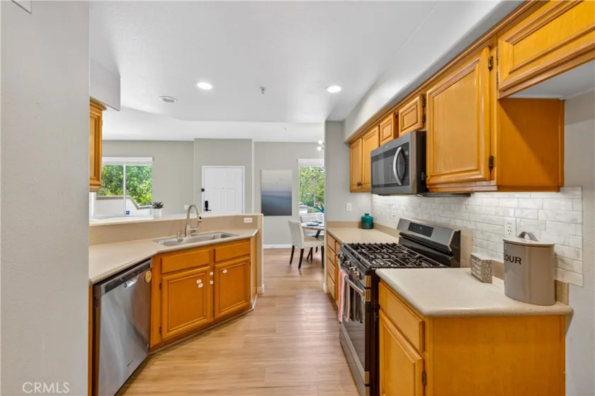 2329 Sunningdale photo 9