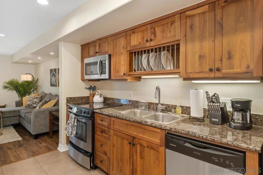 801 W Hawthorn Street #301 photo 30