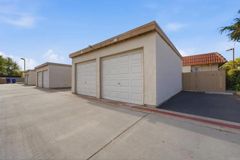 655 Beverly Place photo 13