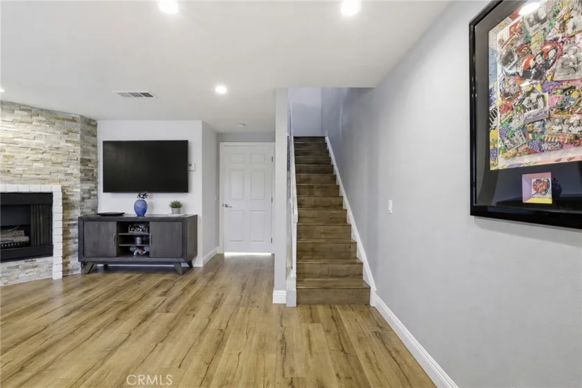 16717 Vanowen Street photo 9