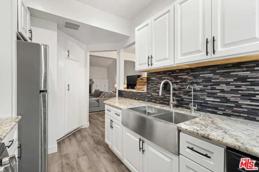 7211 Cozycroft Avenue #50 photo 10