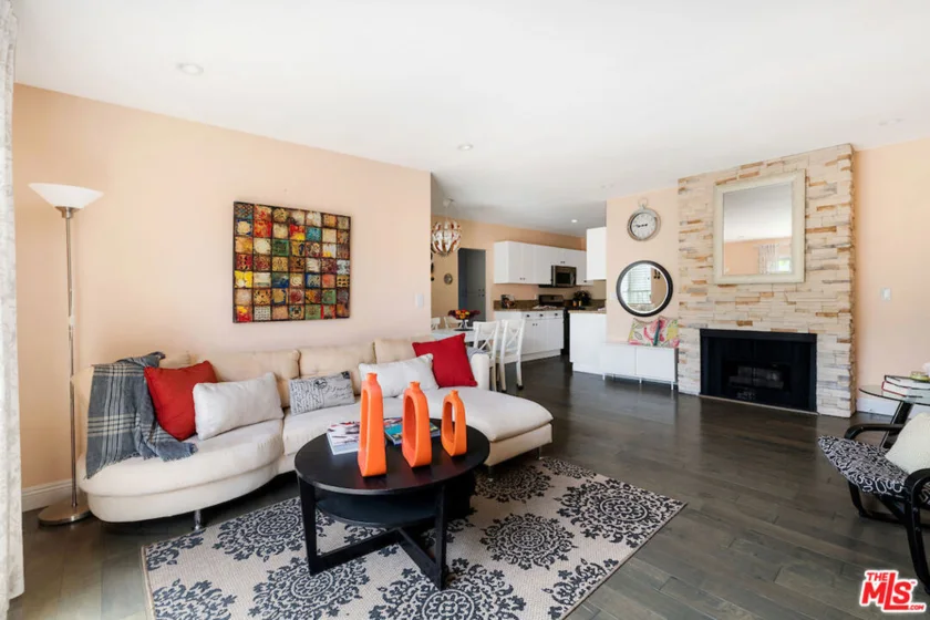 1535 Granville Avenue #208 photo 1