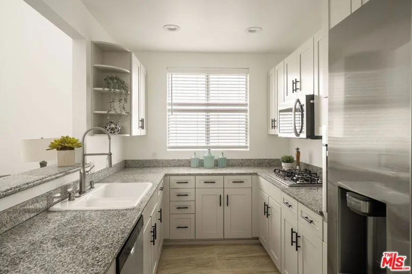 1617 S Beverly Glen Boulevard #404 photo 3
