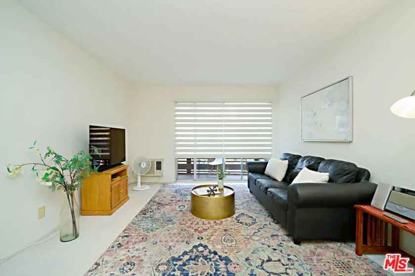 320 S Ardmore Avenue #323 photo 2