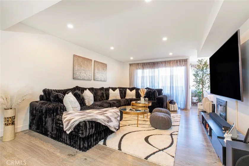 7625 Reseda Boulevard #101 photo 1