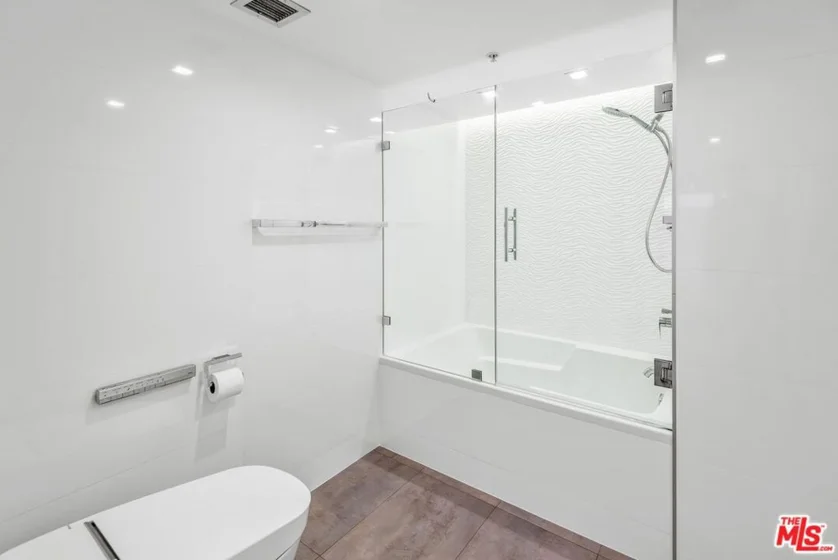13700 Marina Pointe Drive #617 photo 17