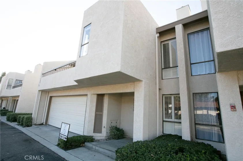23255 Coso photo 1