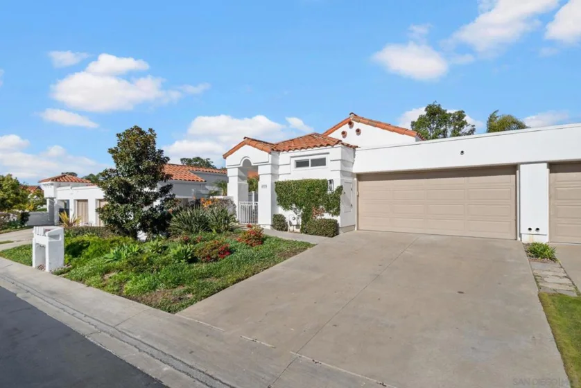 4975 Delos Way photo 1