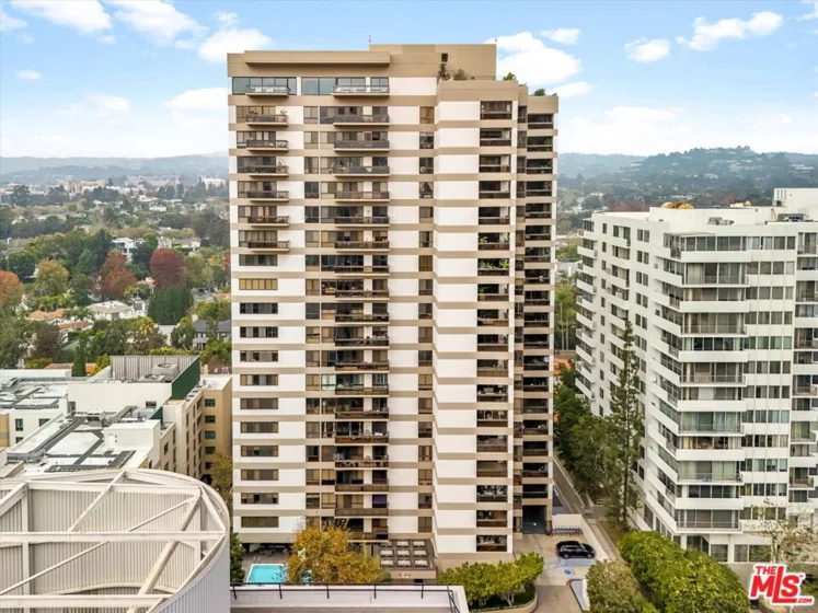 10445 Wilshire Boulevard #904 photo 1