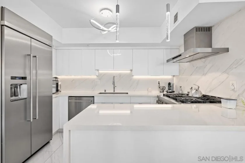 500 W Harbor Drive #1013 photo 1
