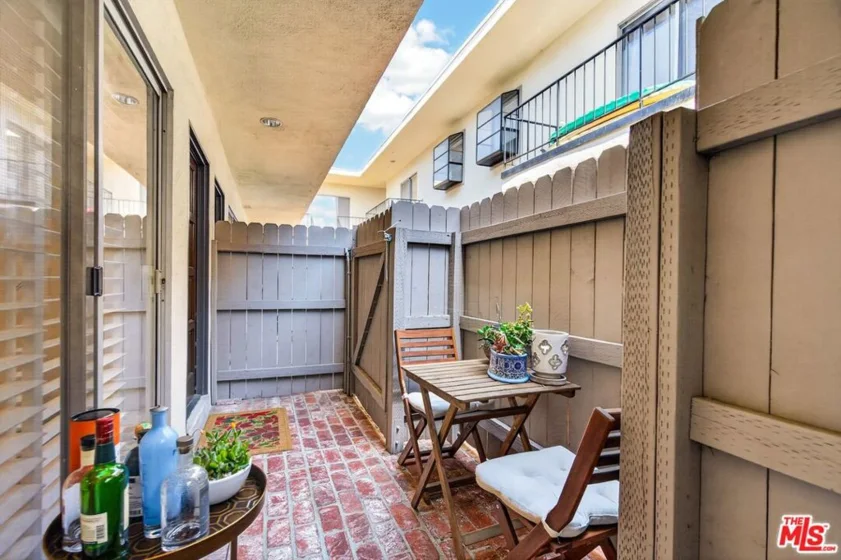 1522 S Centinela Avenue #101 photo 3