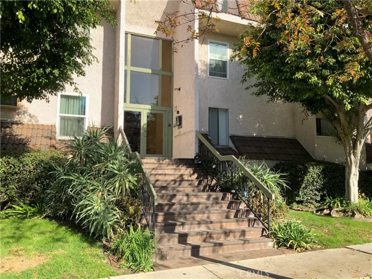 409 Burchett #220 photo 1