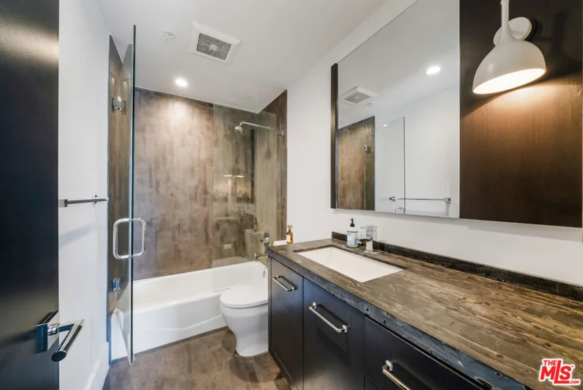 960 N Doheny Drive #301 photo 33