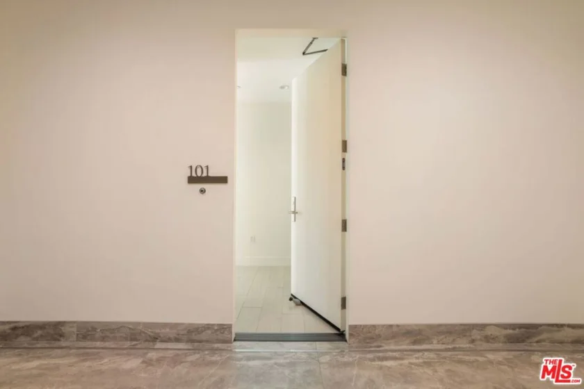 425 N Palm Drive #101 photo 2