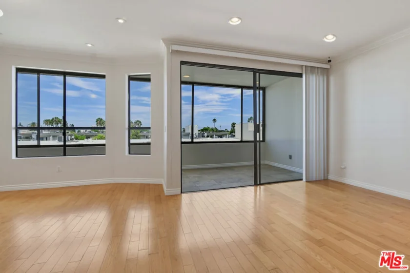 4443 Ventura Canyon Avenue #304 photo 7