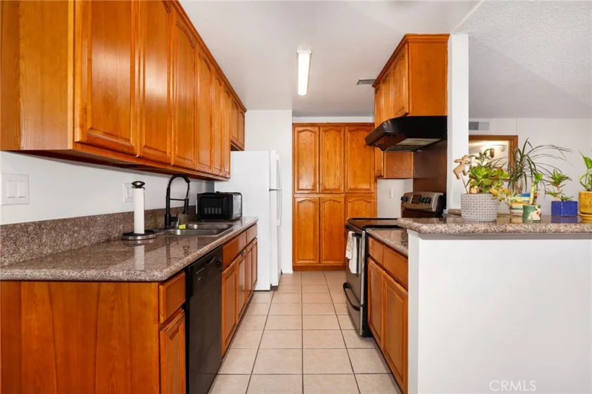 5403 Newcastle Avenue #28 photo 8