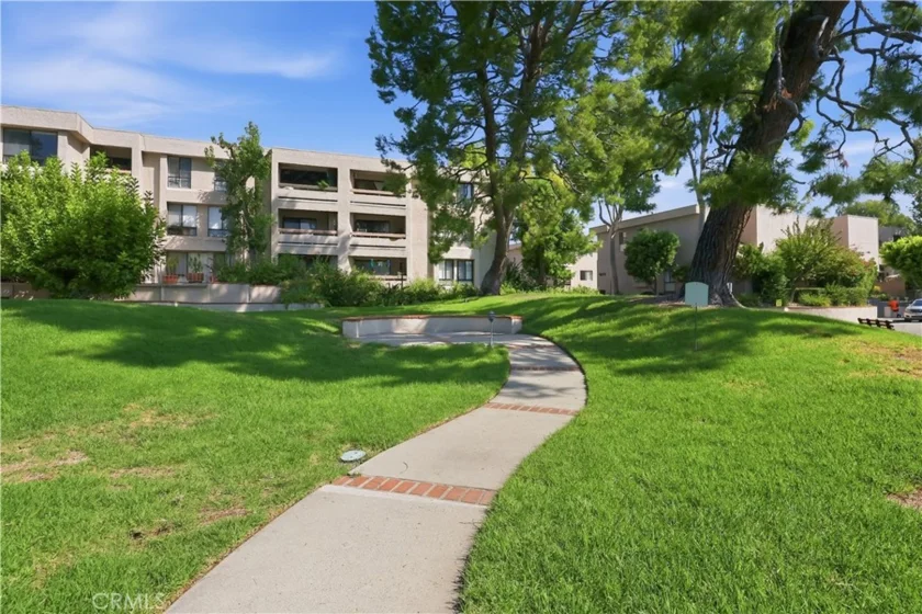 15207 Magnolia Boulevard #119 photo 38