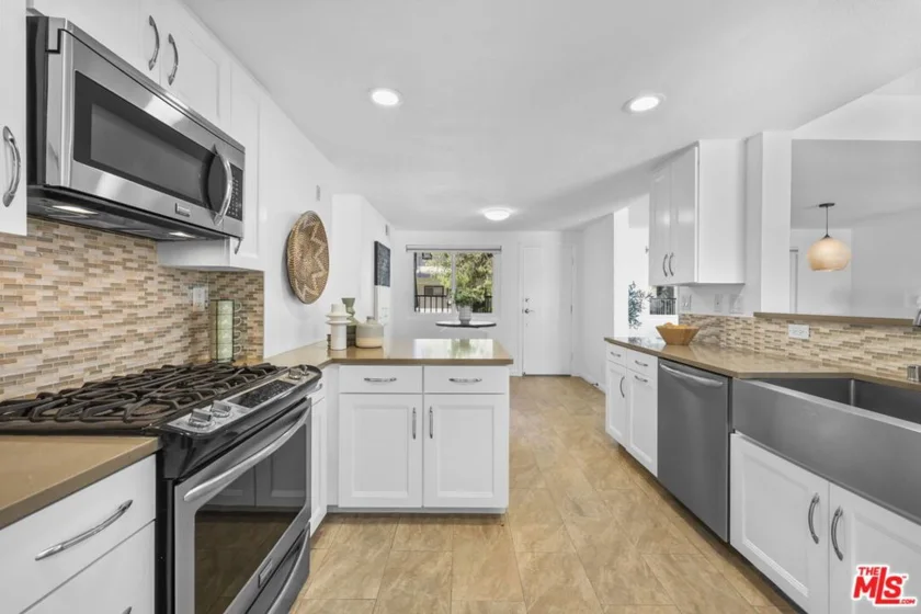 2677 Centinela Avenue #203 photo 5