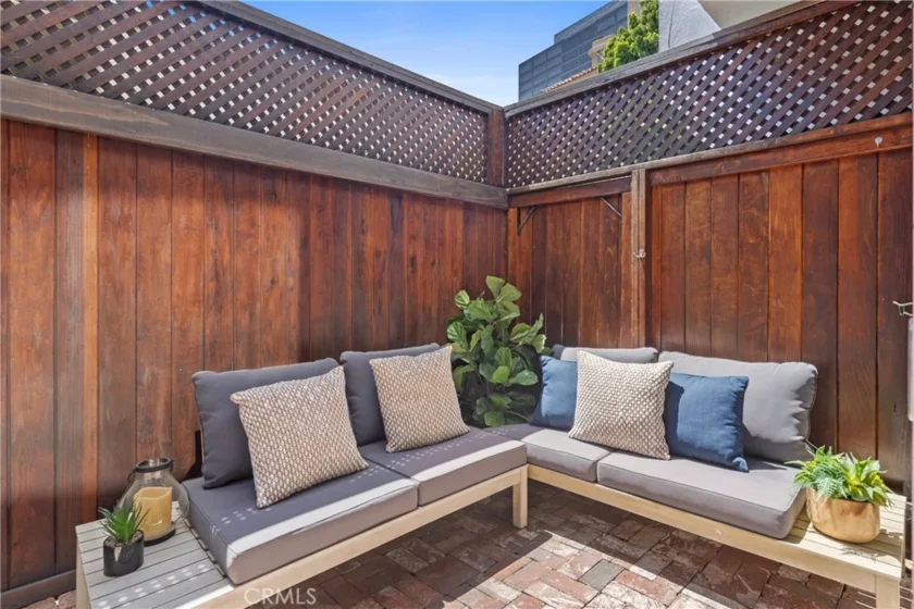 10933 Wellworth Avenue #10 photo 9