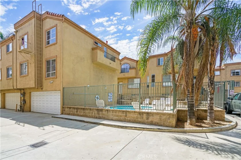 6927 Hazeltine Avenue #D photo 1