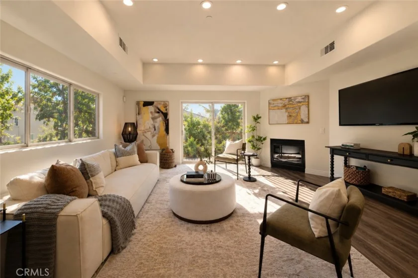 14702 Magnolia Boulevard #105 photo 3