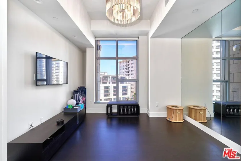 10776 Wilshire Boulevard #603 photo 31