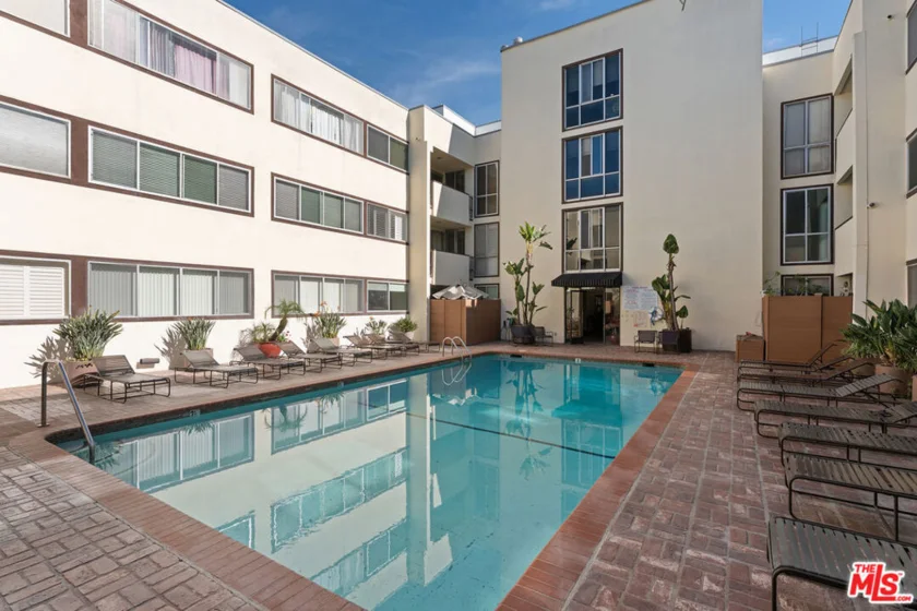 1015 N Kings Road #110 photo 33