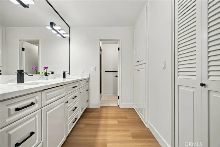 17140 Burbank #207 photo 18