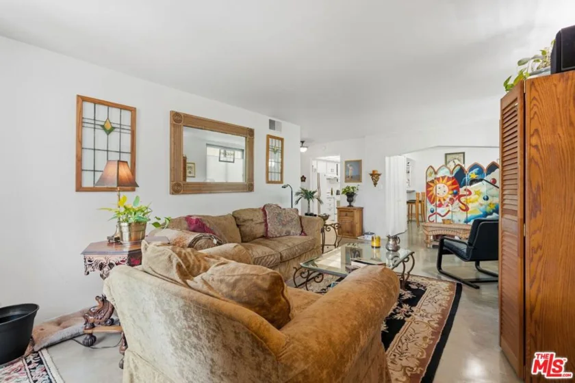 906 N Doheny Drive #221 photo 7