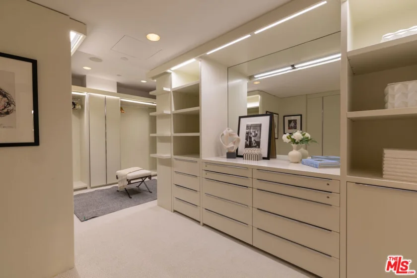 10800 Wilshire Boulevard #1501 photo 3