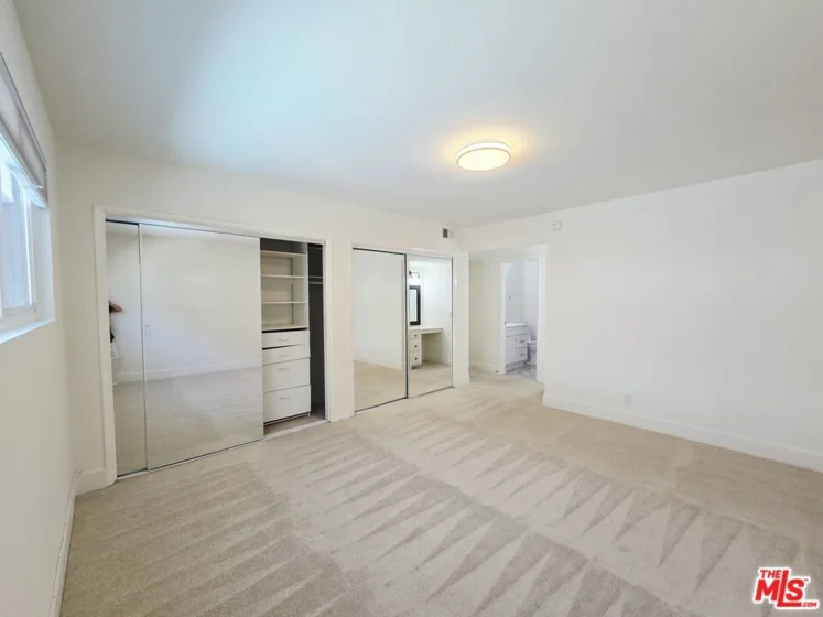 1262 S Barrington Avenue #204 photo 7