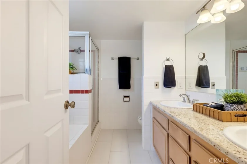 1073 W 9th Street #202 photo 30